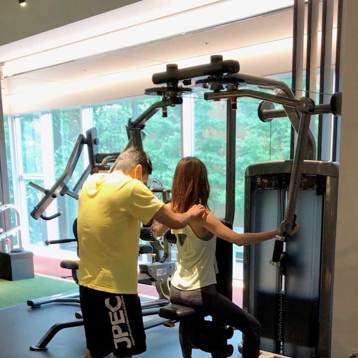 のインスタグラム：「. 週末トレーニングへ♪ . トレーニング後の筋肉痛が嬉しいな〜😊💗 . . . . . . . . . . . . . . .  #権田修一#パーソナルトレーニング#白金台#jpec  #脂肪燃焼#ヨガインストラクター#寝ながらストレッチ#ヨガインストラクター#筋トレ動画#japanese#筋トレ女子#筋トレダイエット#ジムウェア#ヨガウェア#ジムトレーニング#筋トレ食#筋トレ女子と繋がりたい#腹筋割りたい#薬膳コーディネーター#ランニング女子#低カロリー高タンパク質#筋トレ動画#ダイエット方法#痩せ方田中みな実#川口春奈 の顔に憧れる#美尻#お尻ストレッチ#ヨガ動画#むくみ解消 #むくみ改善 #筋膜リリース」