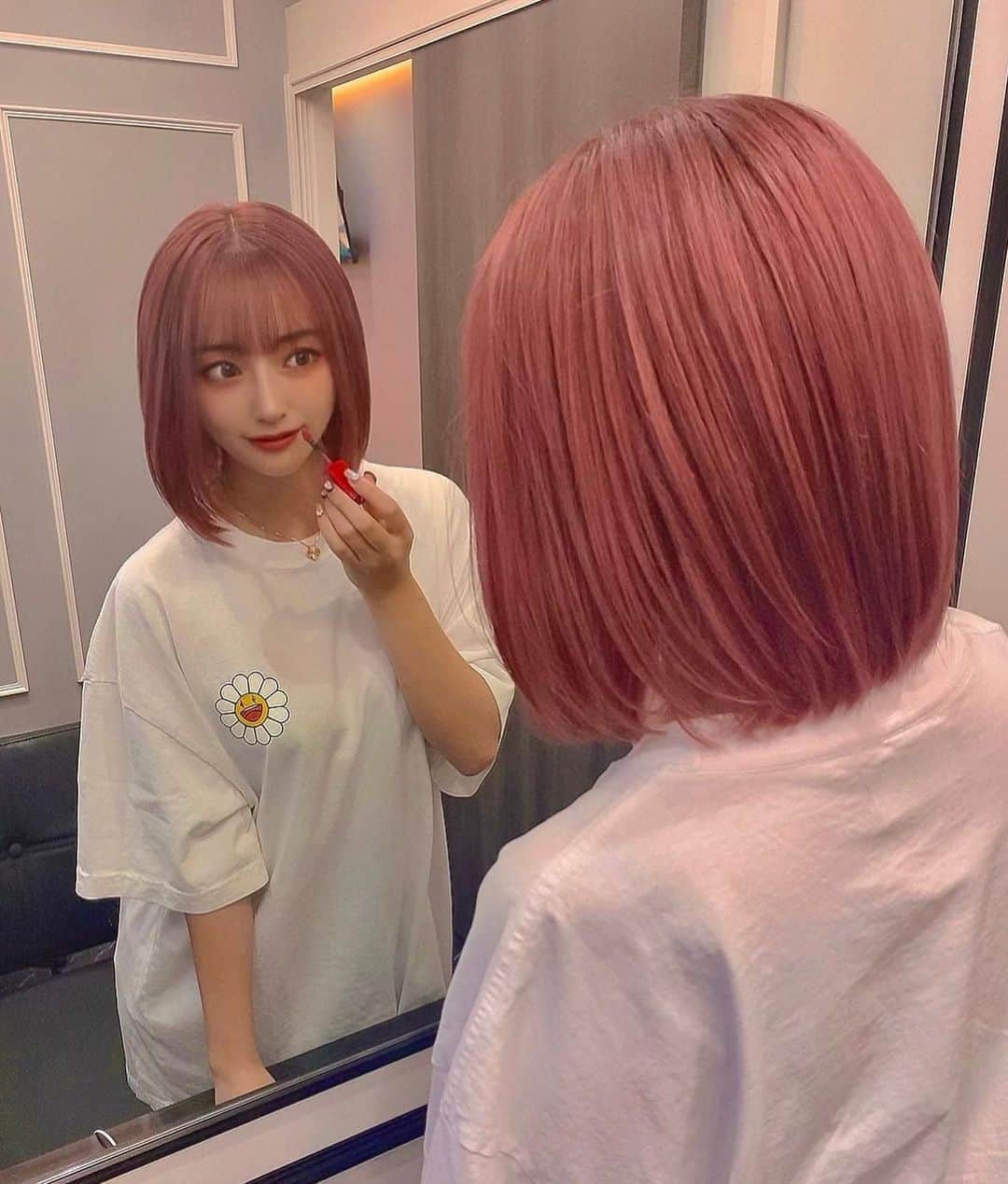 ERENAのインスタグラム：「♡ . . 早いけど軽くイメチェン🍒 髪の毛きりまちた🥺♥️w やっぱり短いのが好き🙃🎀 髪色は前よりは濃いめのピンク❤︎ . . いつも通りラピス😌🎀 よーすけさんとりきくん 可愛い色にしてくれてありがと🥺 @yokunnnnn  @lapis_riki . ♡ . #핑크#머리#단발머리 #방탄소년단#정국」