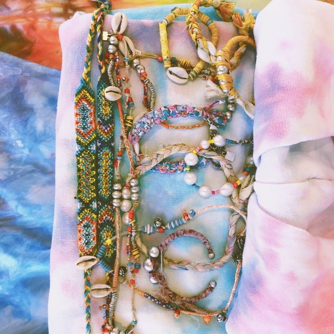 ダニジョーのインスタグラム：「These are a few of our favorite things 🌈」