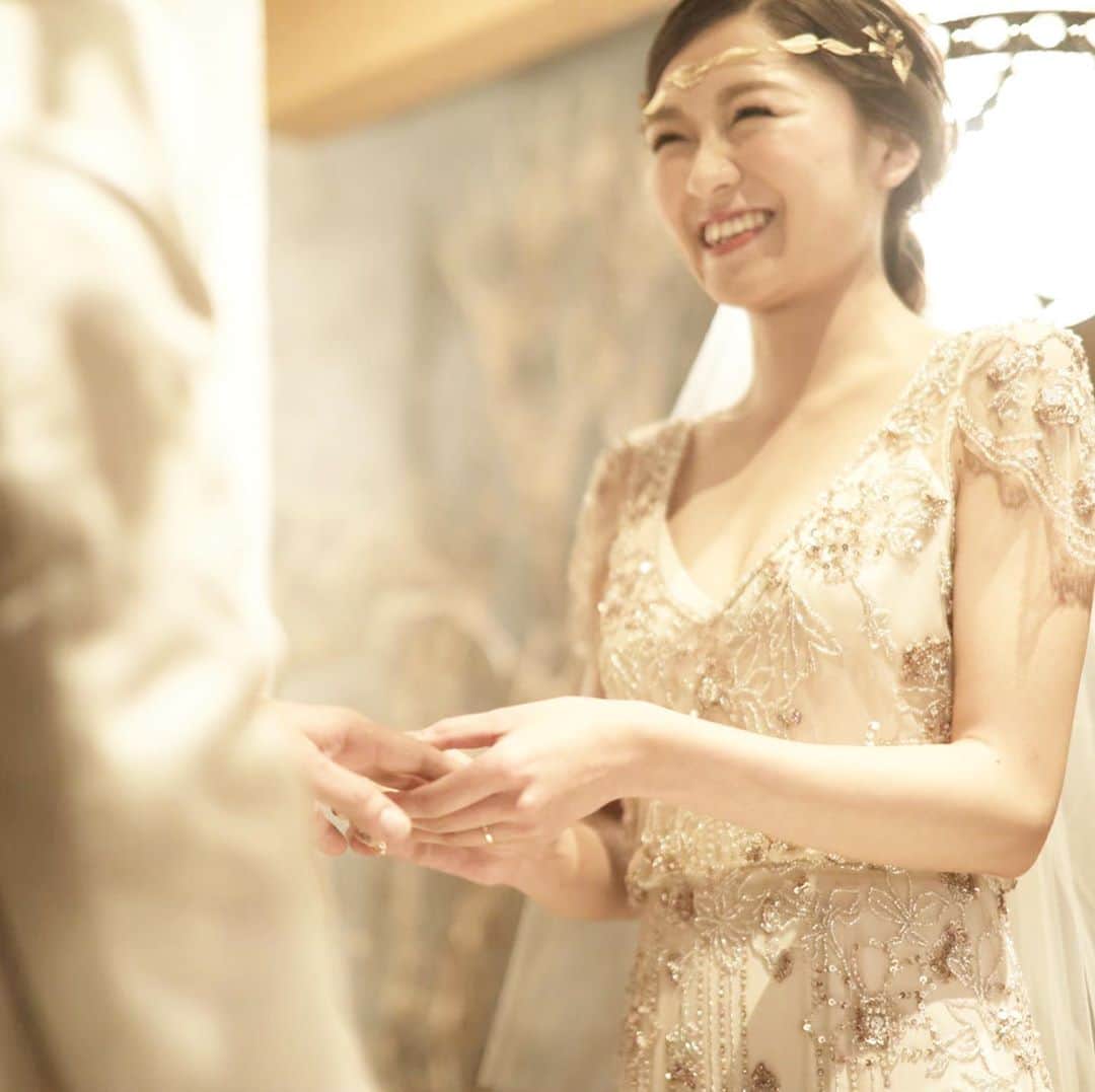 Ruban Weddingさんのインスタグラム写真 - (Ruban WeddingInstagram)「挙式で行う指輪交換。﻿ ﻿ 永遠の愛を誓い合い、その象徴として身に付ける結婚指輪。﻿ ﻿ その指輪を見るたびに、離れていてもお互いの存在を近くに感じられるものです。﻿ ﻿ 当たり前のように行なっている指輪交換ですが、これから先ずっと身に付ける指輪を初めて付ける瞬間を皆様に見守って頂けるのは本当に貴重な時間なのです。﻿ ﻿ 結婚式をする理由が﻿ 「みんながやっているから」﻿ 「親にしてほしいと言われたから」﻿ 「なんとなく流れで、、」﻿ ﻿ のようなものが理由だと寂しいです。﻿ ﻿ 私たちは結婚式の価値を知っています。﻿ ﻿ だからこそ、なぜ何のために結婚式をするのか、という問いに私たちも共に正面から向き合い、想像を超える一日を作りたいと思っています。﻿ ﻿ コロナで延期になっていたご結婚式も、7月からはスタートします。﻿ ﻿ 安心してその日を迎えられるよう、様々な準備をしておりますので、迷っていらっしゃる方はいつでも担当者にご相談ください。﻿ ﻿ ﻿ ﻿ ﻿ -------------------------------------------﻿ ﻿ 式場見学のご予約はWEBサイトorお電話にて🌿﻿ 📞087-873-2292﻿ DMからのご質問もお受けしております！﻿ ﻿ お気軽にご相談下さいませ！ ﻿ 結婚式場 Ruban-リュバン-﻿ ﻿ 定休日：毎週火曜、水曜（祝日を除く）﻿ 営業時間：10:00〜19:00﻿ ﻿ -------------------------------------------﻿ ﻿ ﻿ #rubanwedding#ruban#リュバン#アンティーク#ガーデンウェディング #プレ花嫁#香川県のプレ花嫁さんと繋がりたい#香川県の卒花嫁さんと繋がりたい#日本中の卒花嫁さんと繋がりたい #日本中のプレ花嫁さんと繋がりたい #花嫁会#花嫁diy#ウェディング#結婚式場#weddingnews #高松結婚式場#chainonwedding #marry#marry花嫁#香川#香川県#高松#高松市#フォトウェディング#香川花嫁#高松花嫁#指輪交換#結婚指輪」6月28日 22時43分 - rubanwedding