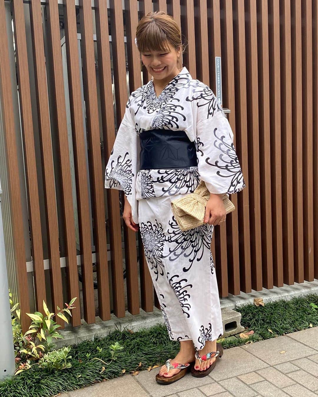 クロさんのインスタグラム写真 - (クロInstagram)「DITAの浴衣👘﻿ シンプル浴衣で大人っぽくなりすぎるかな？と思ったけれどそんなこともなくとても可愛い🥺💕💕﻿ 着付けBOOKもついてきて、一人でさらりと着られました。﻿ やはりたまには浴衣なんか着ちゃって、背筋を伸ばして、女性らしく歩きたい…♡♡♡﻿ ﻿ #楽天ROOM #ROOMインフルエンサー #dita #浴衣 #大人浴衣 #ママ浴衣 #yukata #summerfashion #夏ファッション #kimono #夏コーデ #tokyo #東京 #ファッション #コーデ #大好き #tokyo #コーデ #baby #女の子ママ #ママリ#コドモノ #新米ママ #mamagirl #ママカメラ #親バカ部 #あいのり」6月28日 22時44分 - kuro_risa