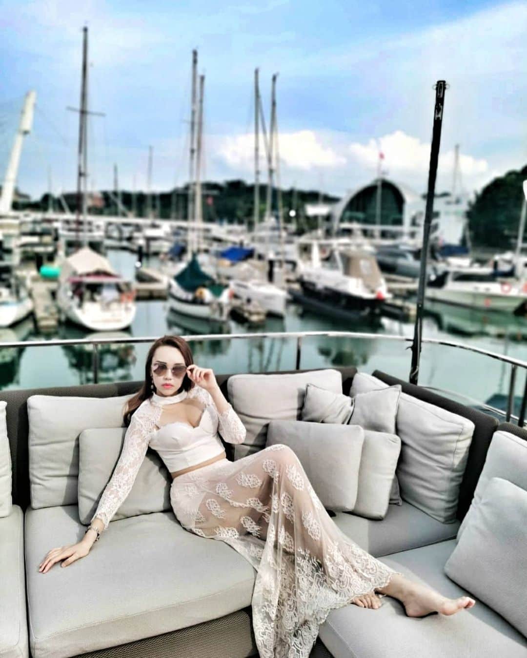 Nicole Chenのインスタグラム：「Phase 2 in Singapore, Lovin time to start renting ok ! Inbox @luxurysensationgroup min 5pax for now! #singapore #lifestyle #yacht #huaweip30pro」