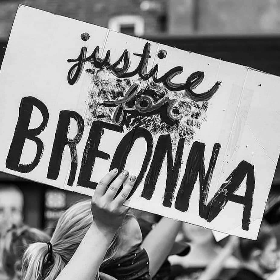エヴァ・マルセルさんのインスタグラム写真 - (エヴァ・マルセルInstagram)「ARREST THE COPS THAT KILLED #BREONNATAYLOR」6月28日 22時59分 - evamarcille