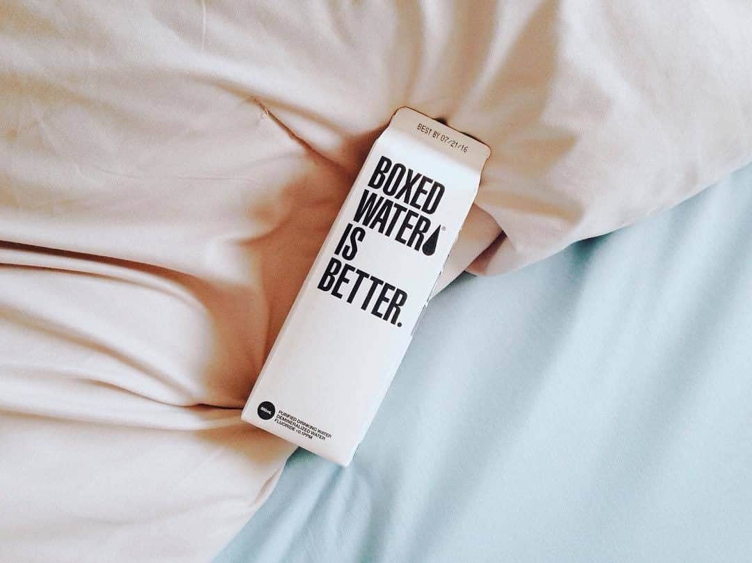 BoxedWaterさんのインスタグラム写真 - (BoxedWaterInstagram)「#SundayMood: Namastay in bed 🛌 📷: @jessienuqui」6月28日 23時00分 - boxedwater