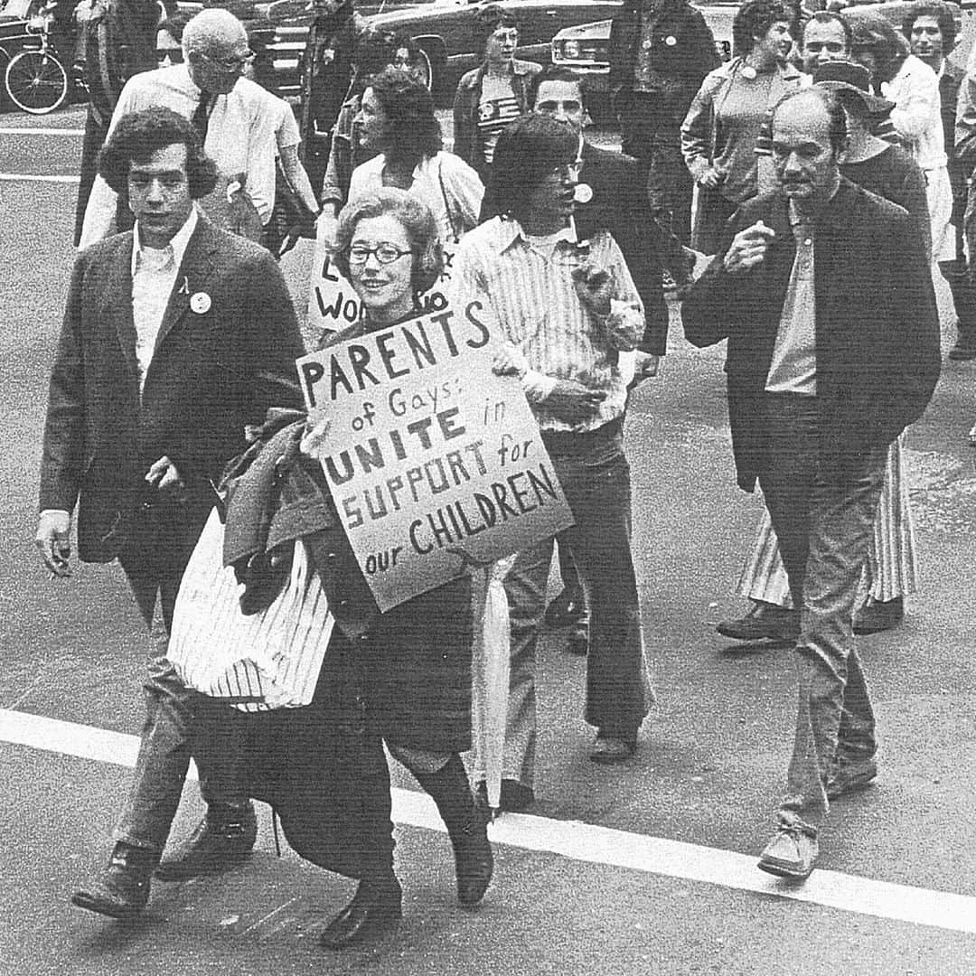 OREOさんのインスタグラム写真 - (OREOInstagram)「On this day in 1972, Jeanne Manford marched alongside her gay son Morty in the Christopher Street Liberation Day March (the precursor to all Pride parades) for no other reason than she loved her son. She was a pioneer whose brave actions inspired many more to do the same. Every time a parent comes out in loud public support of their kid they encourage many more to do the same. ⠀⠀⠀⠀⠀⠀⠀⠀⠀ ⠀⠀⠀⠀⠀⠀⠀⠀⠀ You can now carry signs inspired by Jeanne’s and many more past @pflag parents with our new #ProudParent filter for parents and allies!」6月28日 23時00分 - oreo