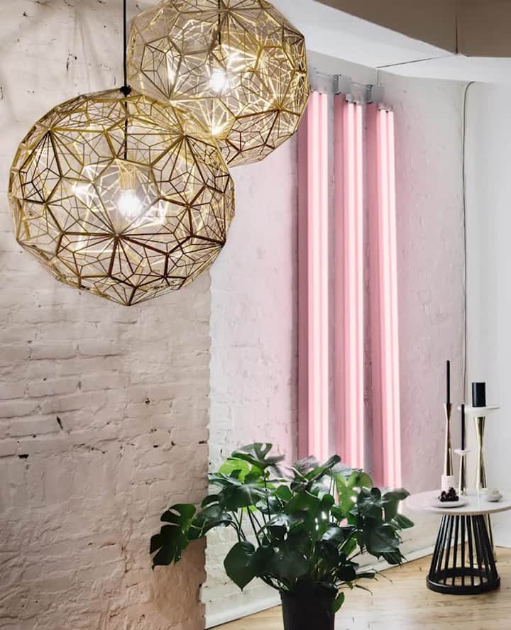 のインスタグラム：「ETCH WEB alongside some pink strip lights in our old New York home. ⁠ ⁠ Our current home at 25 Greene St is set to open in early July.⁠ ⁠」