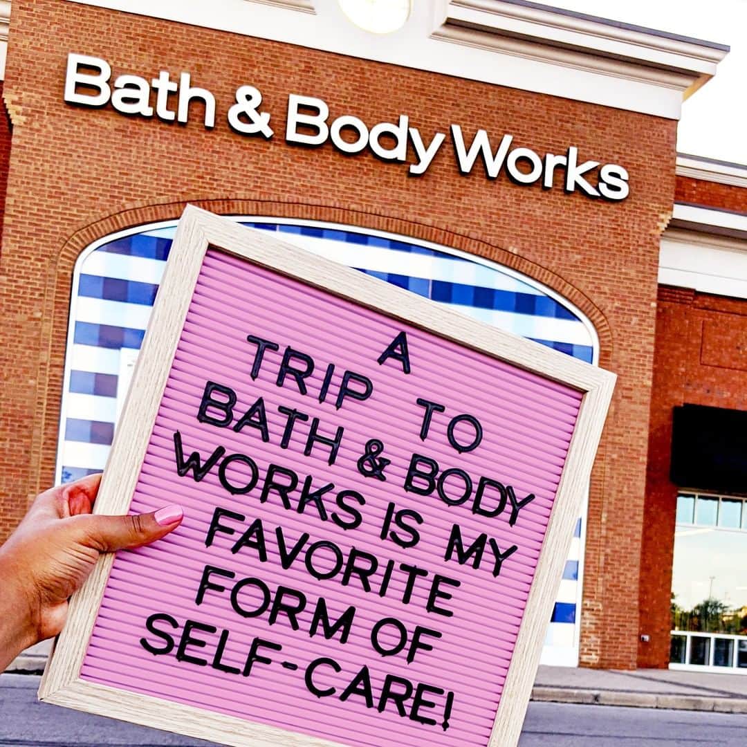 Bath & Body Worksさんのインスタグラム写真 - (Bath & Body WorksInstagram)「Hands up if you agree! 🙋‍♀️ 💕 🙋‍♂️」6月28日 23時00分 - bathandbodyworks