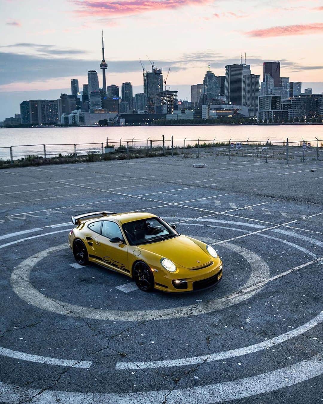 CarsWithoutLimitsさんのインスタグラム写真 - (CarsWithoutLimitsInstagram)「Porsche 997 #GT2 Owner @yongesteelesfordlincoln  Photo @toronto_exotic_car_spotting  #carswithoutlimits」6月25日 3時25分 - carswithoutlimits