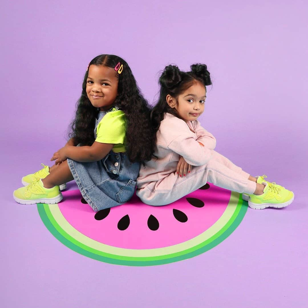 SOPHIA WEBSTERさんのインスタグラム写真 - (SOPHIA WEBSTERInstagram)「Bold, bright and super cute! My fluro 'Fly-By' sneaker comes in mini sizes too 😜💚 Follow @sophiawebstermini for all the freshest footwear for your little ones. S x ⁣🦋 ⁣ #SophiaWebsterMini #SophiaWebster#SophiaWebsterSneakers⁣」6月25日 1時52分 - sophiawebster