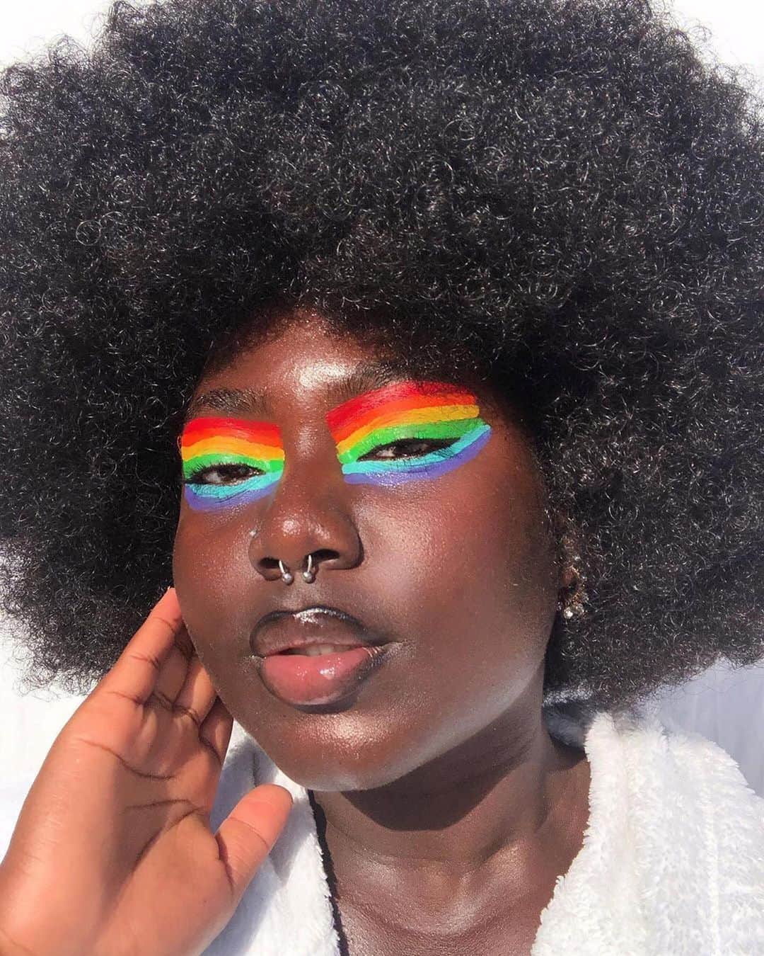 ELLE Magazineさんのインスタグラム写真 - (ELLE MagazineInstagram)「Serving you lewks and #PRIDE. 🏳️‍🌈🏳️‍🌈🏳️‍🌈 Link in bio for 18 rainbow make-up ideas to try now.」6月25日 1時54分 - elleusa