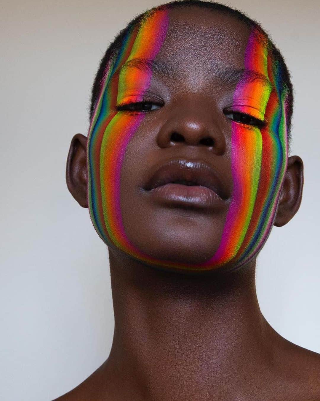 ELLE Magazineさんのインスタグラム写真 - (ELLE MagazineInstagram)「Serving you lewks and #PRIDE. 🏳️‍🌈🏳️‍🌈🏳️‍🌈 Link in bio for 18 rainbow make-up ideas to try now.」6月25日 1時54分 - elleusa