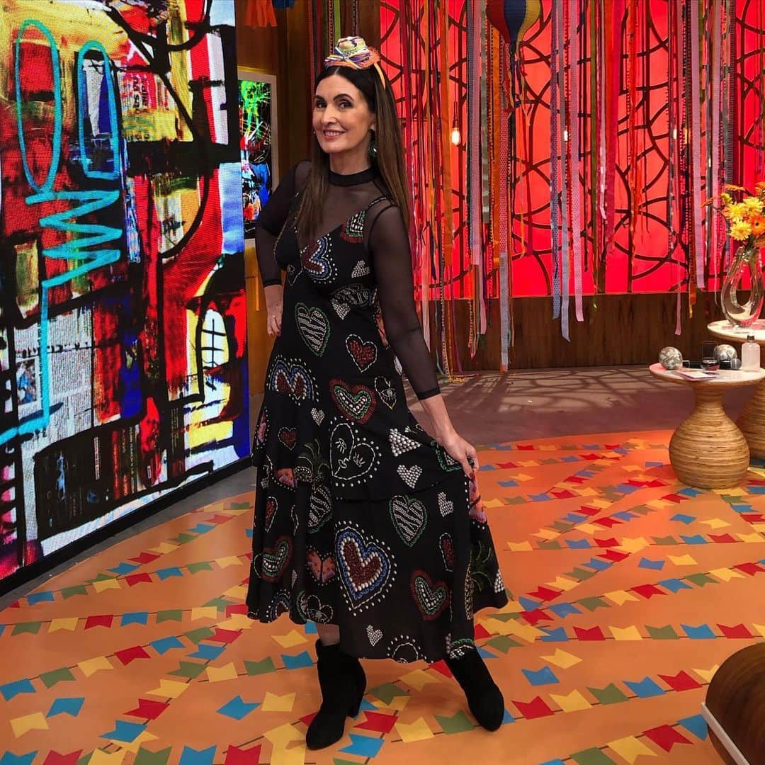 ファチマ・ベルナルデスのインスタグラム：「No #arraiadoencontro, a gente pode ver a criatividade de quem gosta das festas juninas para festejar mesmo de longe, com cada um na sua casa. E não é que ficou divertido! #saojoao」