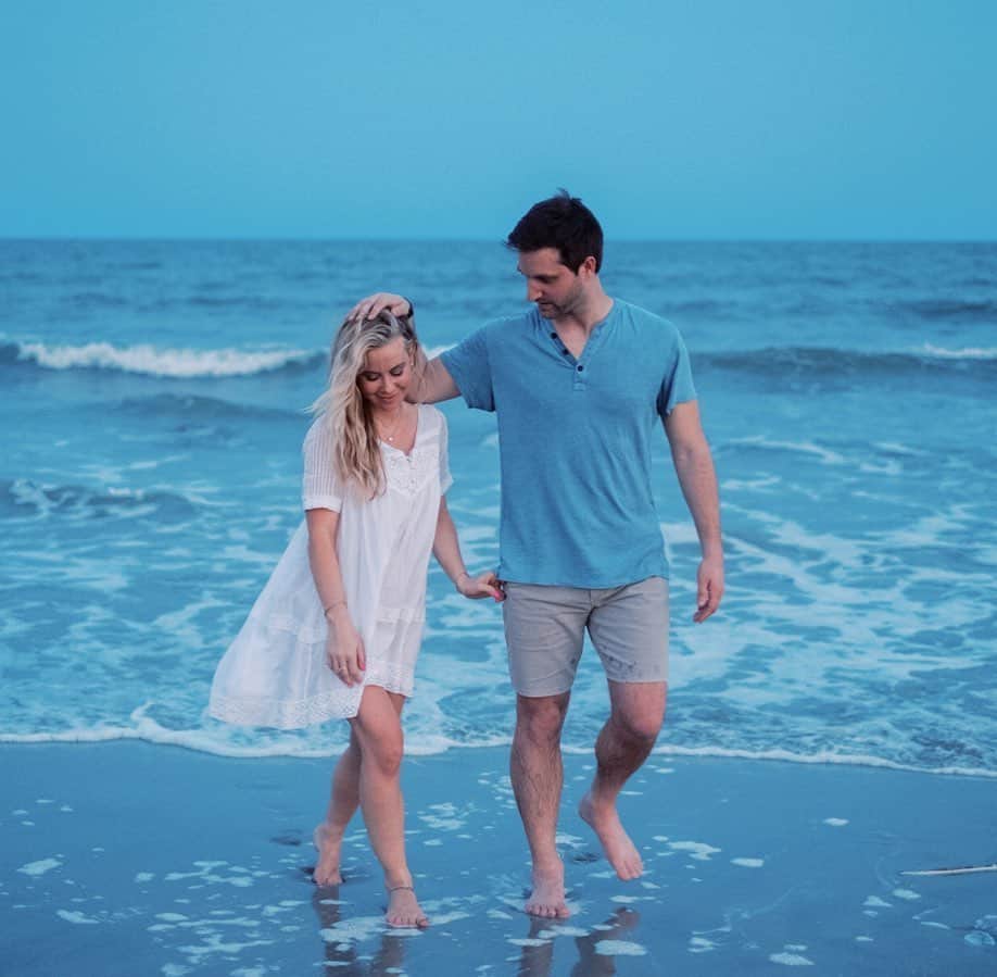 タラ・リピンスキーのインスタグラム：「3 years of marriage today. I can’t imagine my world without him in it. I’m so lucky he is by my side on this crazy journey called life.」