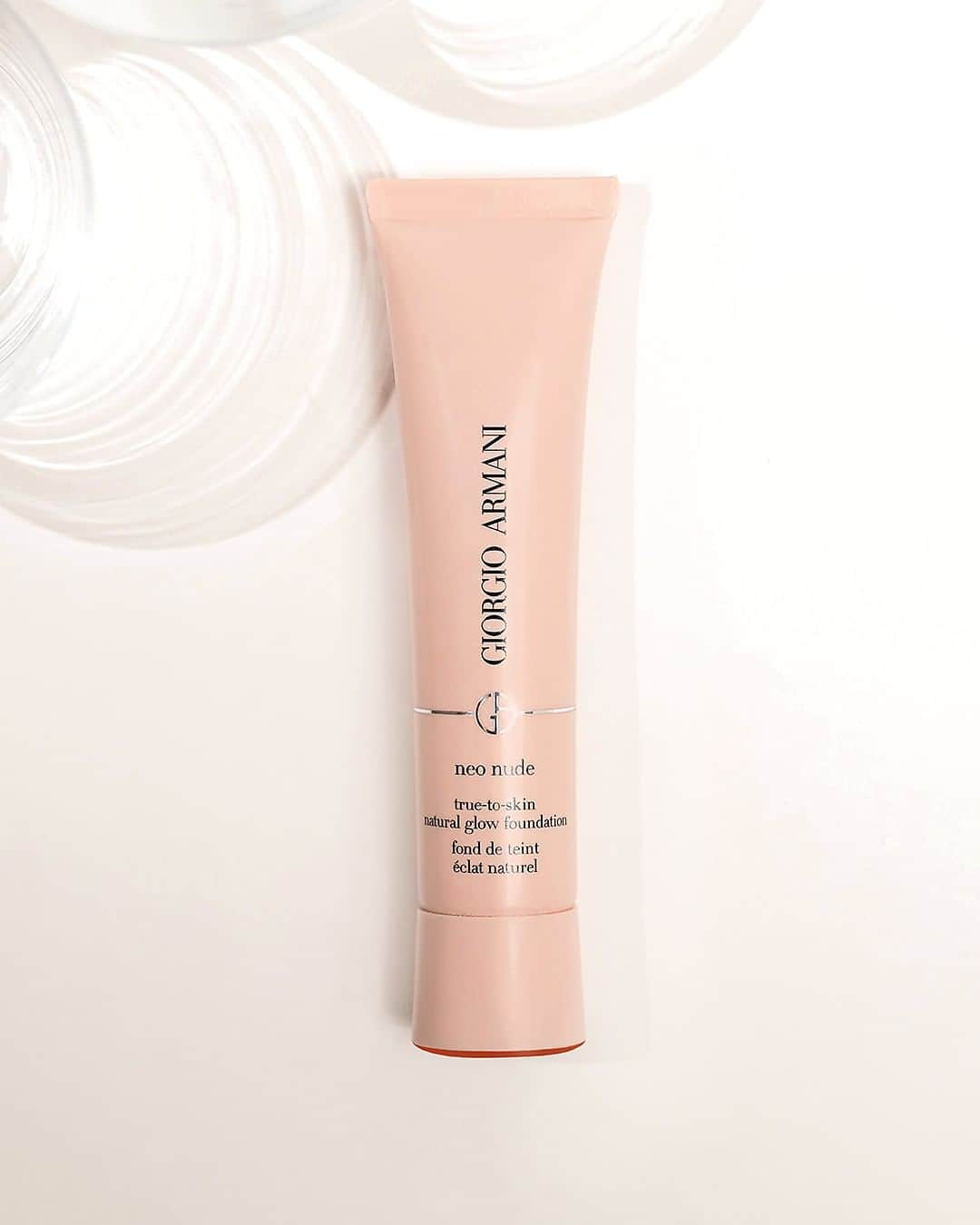 Armani Beautyさんのインスタグラム写真 - (Armani BeautyInstagram)「True-to-yourself glow. Just like a tinted moisturizer, NEO NUDE FOUNDATION deeply hydrates skin and enhances your natural beauty.  #ArmaniBeauty #ArmaniNeoNude #makeup」6月25日 2時57分 - armanibeauty