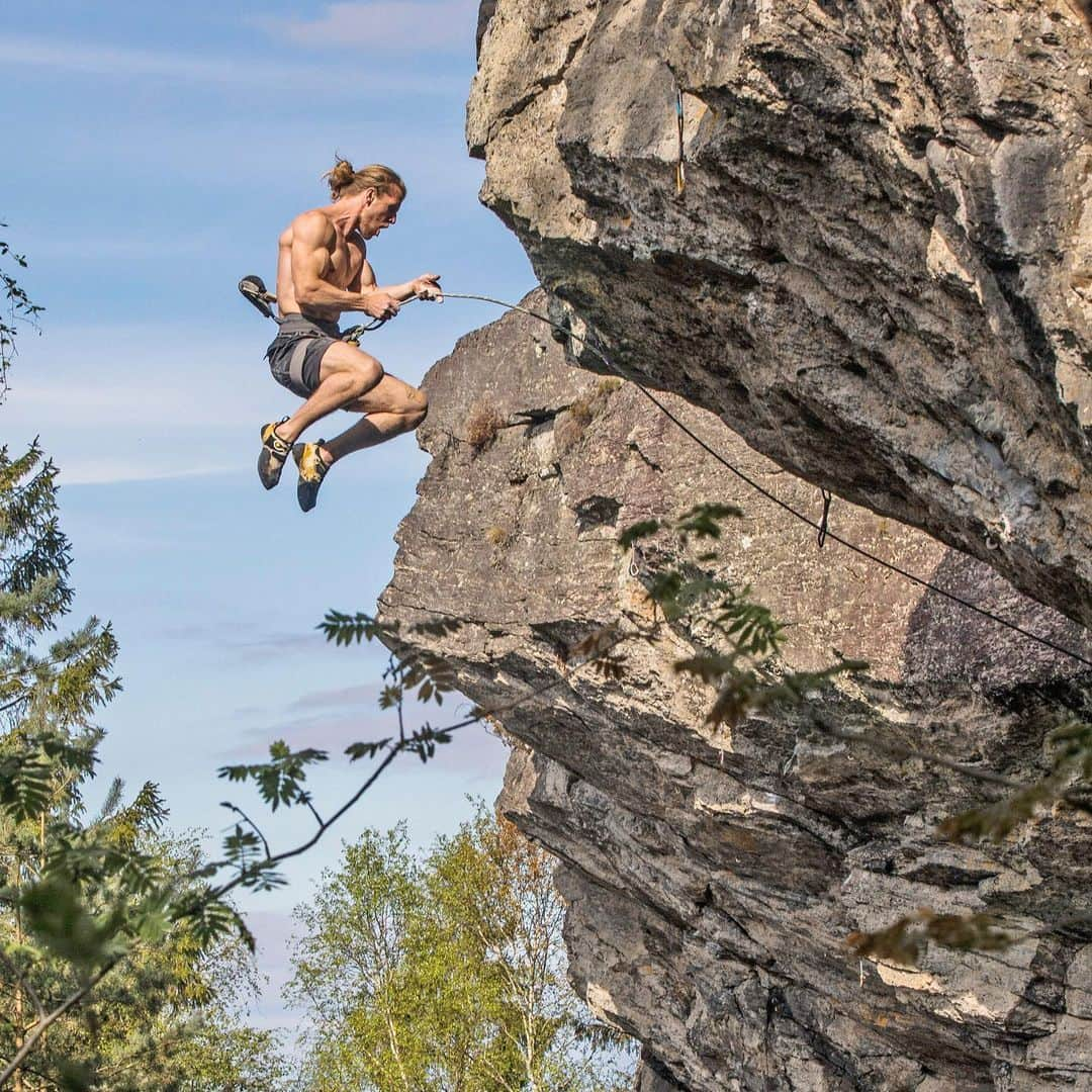 マチルダ・セーデルルンドさんのインスタグラム写真 - (マチルダ・セーデルルンドInstagram)「BOHUS CLIMBING TRIP! ⬆️ Här kan du klättra med mig och @torjo i augusti, för då anordnar vi två klätterresor till Bohuslän. Perfekt för en hemester-weekend nu i sommar! ▫️Personlig coachning och klättring på de bästa klipporna i Bohuslän ▫️Boende och mat på @villabro.se 😍 ▫️ Foton av @torjo när du klättrar ▫️ Passar alla klätternivåer  @torjo är en av mina mest kunniga och roliga klätterpartners (han har koll på ALLA trix och det är aldrig en tråkig stund). Dessutom har han stor koll och erfarenhet av klättringen i Bohuslän. Ser så mycket fram emot detta, hoppas att vi ses där! Tveka inte att höra av dig om du har några frågor.  All information finns i länken i bio. #bohusclimbingtrip」6月25日 2時57分 - matilda_soderlund