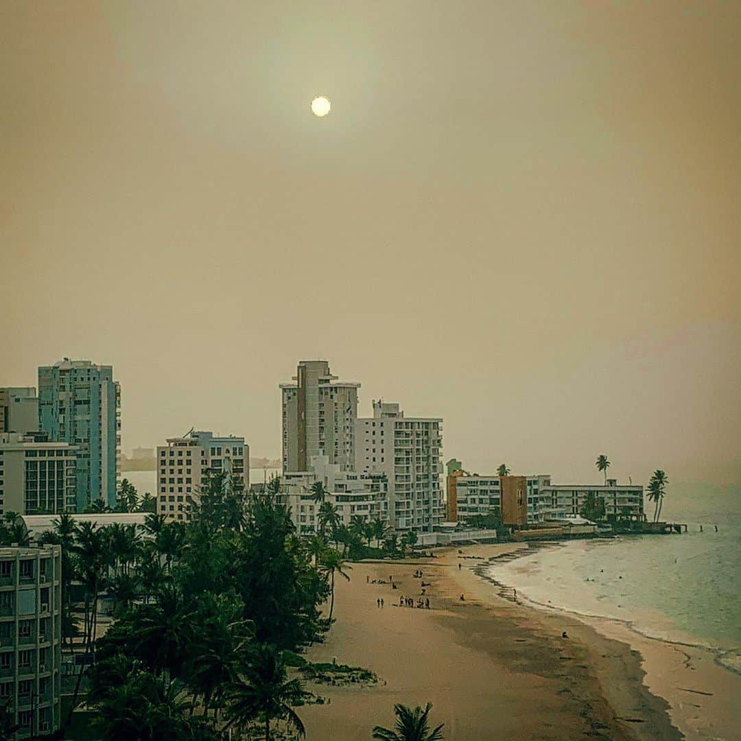 イーサイ・モラレスのインスタグラム：「When the Sahara sands block out much of the sun’s brilliance it creates an eerie effect on the environment. #oddsunsets #puertorico #islaverde #eeriebeautiful #otherworldly #taino #africano #español #boricua #caribbean #caribbeandreams #sandstorm #saharasand」