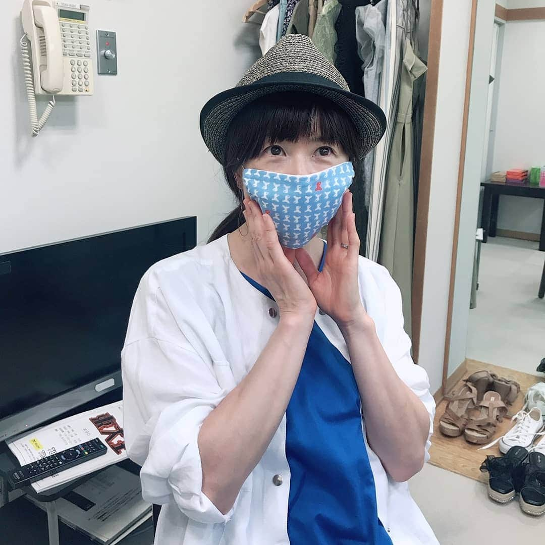 富永美樹さんのインスタグラム写真 - (富永美樹Instagram)「Q「意気込みを一言」#緊張 しているのには少々理由がありますがA「ここまで来たらやるしかない」今日は#奈良 の#ガーゼ の#鹿マスク でやって参りました♪そして#砂川くん から#クッキー をいただきました🙇#ありがとう  後輩へのお誕生日プレゼントも持ってた😁#優しい先輩  では頑張ってきます」6月24日 18時25分 - miki.tominaga.official