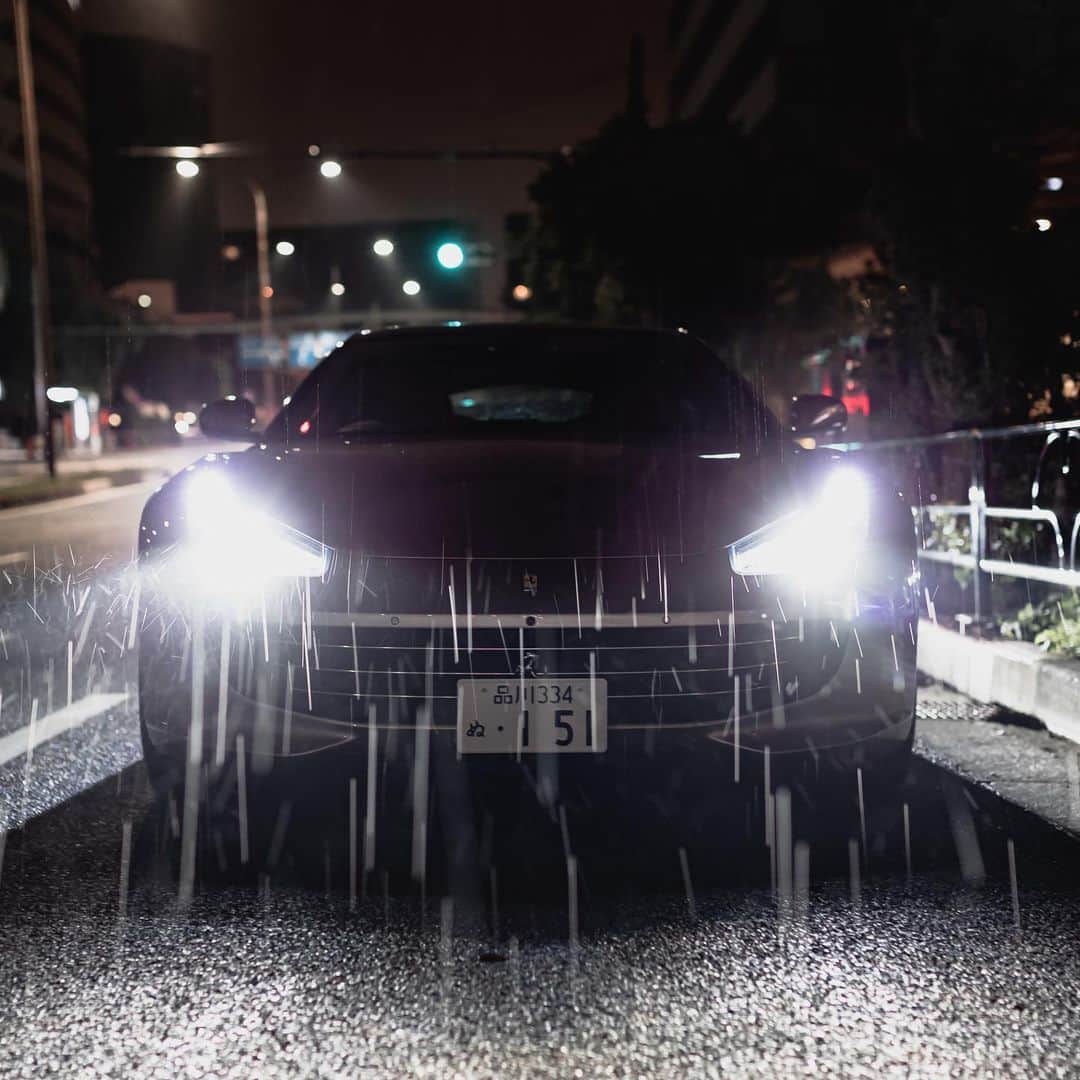 山中海輝のインスタグラム：「I'm so glad to have this opportunity!! thank you @ferrarijpn . #gtc4lusso ・ ・ フェラーリの走りには毎秒毎秒感動でした。 後日映像と追加で写真アップします📷 ・ ・ ・ 最高の撮影チームのみんなに感謝。本当にありがとう。 @yumakudaka  @eiki_akiyama  @hajime__made  @dear__sir」
