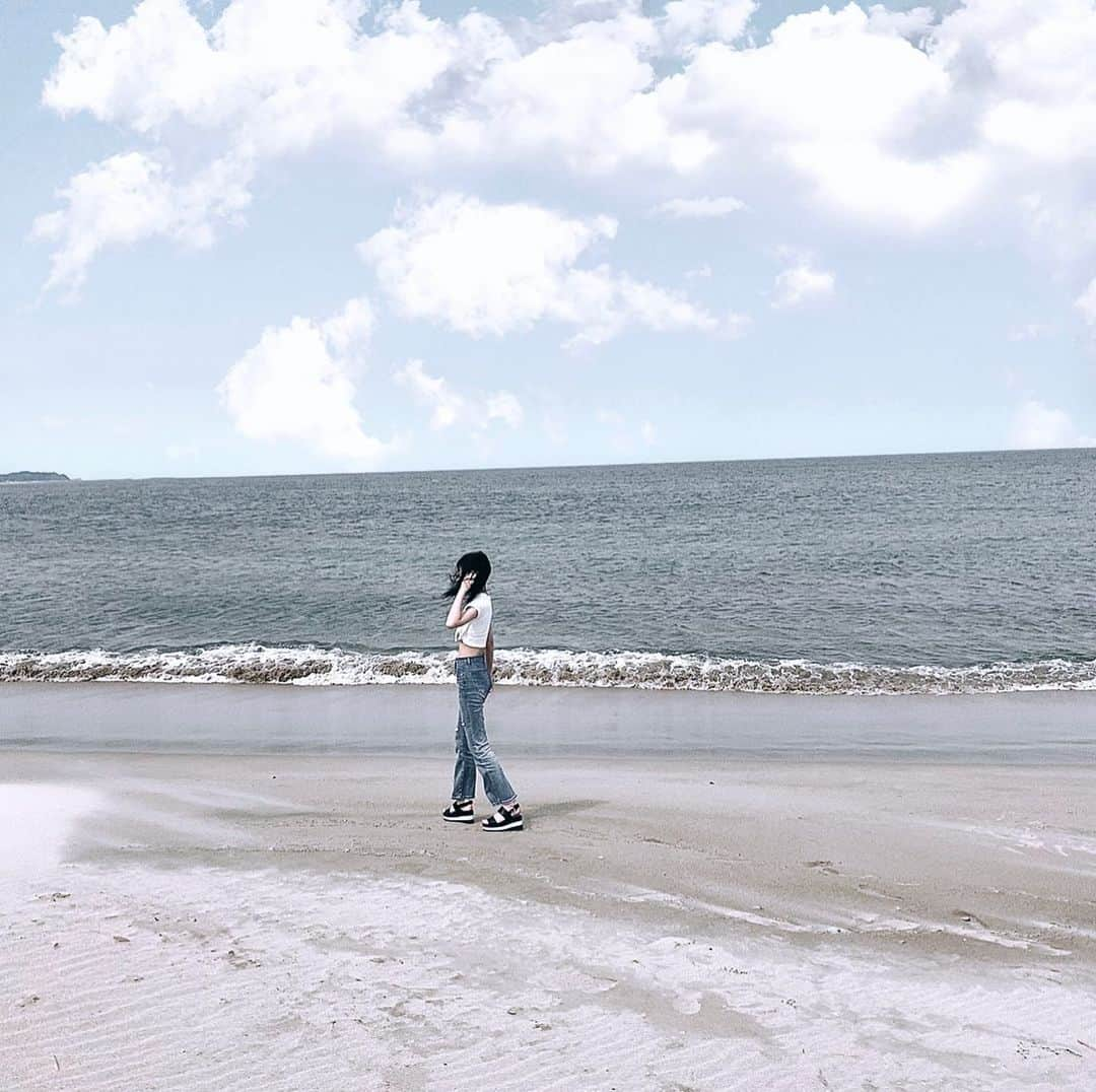 組橋星奈さんのインスタグラム写真 - (組橋星奈Instagram)「・ みんなは海派それとも山派 私は海だけど、山も落ち着いて好きだな〜🌊 ・ ・ ・ ・ ・  #組橋星奈  #ニコラ  #海  #雲  #夏」6月24日 18時33分 - sena_kumihashi0716