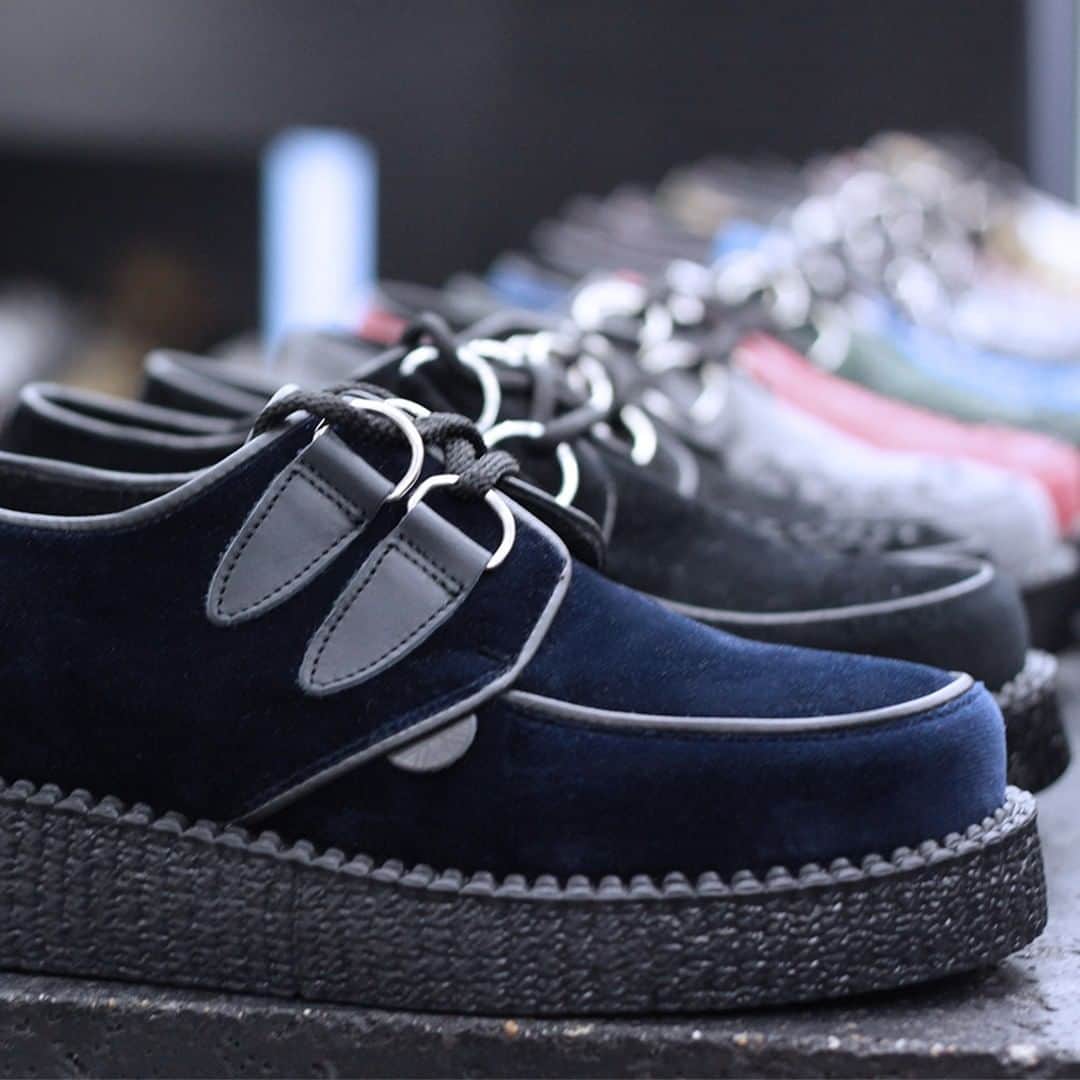 アンダーグラウンドのインスタグラム：「The Original Wulfrun Creeper- Suede, Leather, Tartan, Velvet, Vegan Friendly. Single, Double, Triple Sole. Size 2-12, Algender.⁠ ⁠ Available from our online store and from selected global stockists.⁠ ⁠ ⁠ #UndergroundEngland #UndergroundShoes #UndergroundCreeper #WulfrunCreeper #Creepers #Underground #Wulfrun #OriginalCreeper #algender」