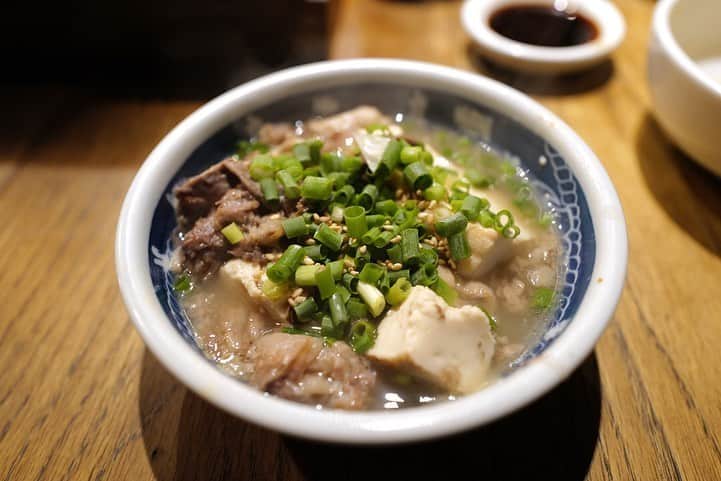 福岡グルメ 福岡ランチ「デビログ」さんのインスタグラム写真 - (福岡グルメ 福岡ランチ「デビログ」Instagram)「やっぱり夜中の内臓肉はやめられない💦 大名の『ジャストミート』で刺身（ハラミ、ハツ、サガリ）、「もつ煮込み」380円(税別)、白モツと赤モツが両方入った「赤白盛り」2,980円(税別) これは身体が生き返るねぇ😋👌 ここもコロナの影響で営業時間が短縮になっとった😭 . メニューはデビログに掲載しとります。 . #ジャストミート #福岡市中央区大名 1-14-5 1階B号室 092-791-3429 17:00～1:00 (0:00 LO) 日曜日営業 不定休 . ♦️福岡グルメ 福岡ランチの店舗探しならブラウザで「デビログ」で検索👉 ♦️お得な情報やディープな店舗情報はブラウザで「もっとデビログ」で検索👉 . #福岡肉 #福岡焼肉 #大名グルメ #大名肉 #大名焼肉 #福岡 #博多 #fukuokapics #fukuoka #fukuokacity #hakata #fukuokagourmet #IGersJP #ig_japan #福岡グルメ #福岡ランチ #福岡ごはん #福岡ご飯 #食べログ福岡 #福岡飯 #福岡食べ歩き #福岡インスタグルメ #インスタグルメ福岡」6月24日 18時31分 - devi_takahashi