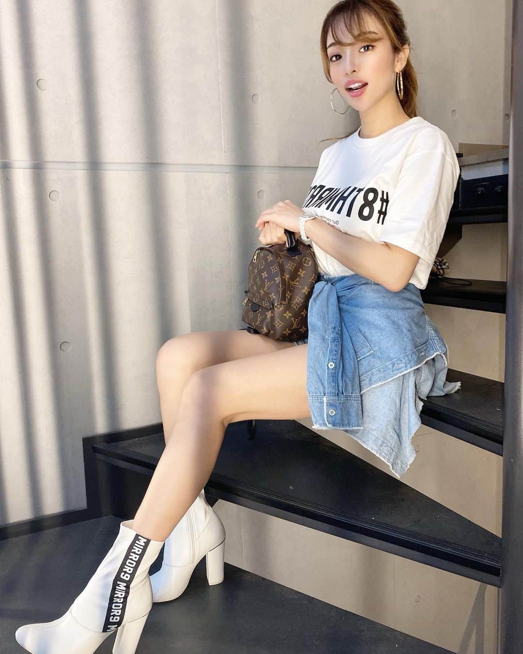 のインスタグラム：「今日もお仕事お疲れ様でしたっと☺️👍 打ち合わせ打ち合わせからのAW会議に 最近バタバタですわ。#しらんし てかそろそろHappy Bag届いてるよね？ 喜びの声が続々と聞けて嬉しいです😆 今年のは本当に満足度高いから絶対買いだよ‼︎ 自信持ってオススメできます★ 買ったことない人にも是非試してもらいたいなぁ♥ #MIRROR9 #ミラーナイン」