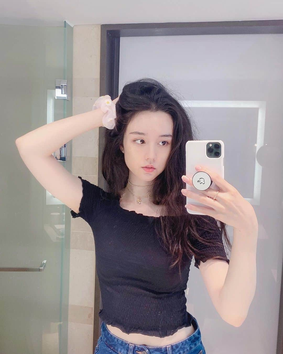 ティア さんのインスタグラム写真 - (ティア Instagram)「조명빨🌟 I need to get myself one of these mirror lights.✨」6月24日 18時45分 - tia_0315