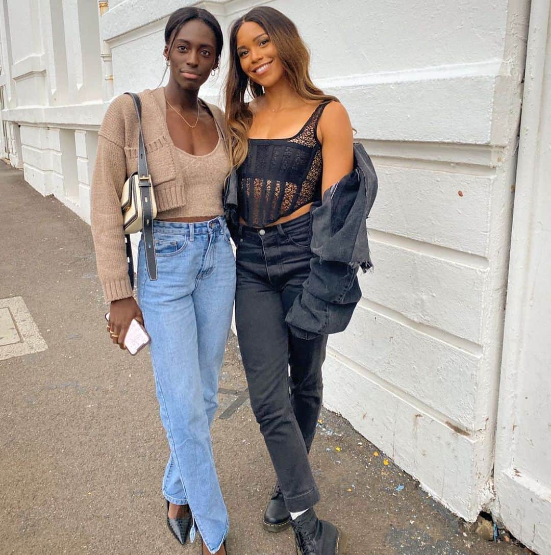 NANA OWUSU-AFRIYIEのインスタグラム：「2 of Australia’s finest dart players」