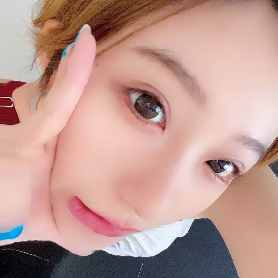 大石ほのかのインスタグラム：「久しぶりにメイクしたよー✨💄💕 メイクのりよくなってた笑笑 . 今日はまゆかちゃんとランチして🥪🍰 病院からのラーメンからのお買い物でした💓全部楽しかった～♡いい一日♡」