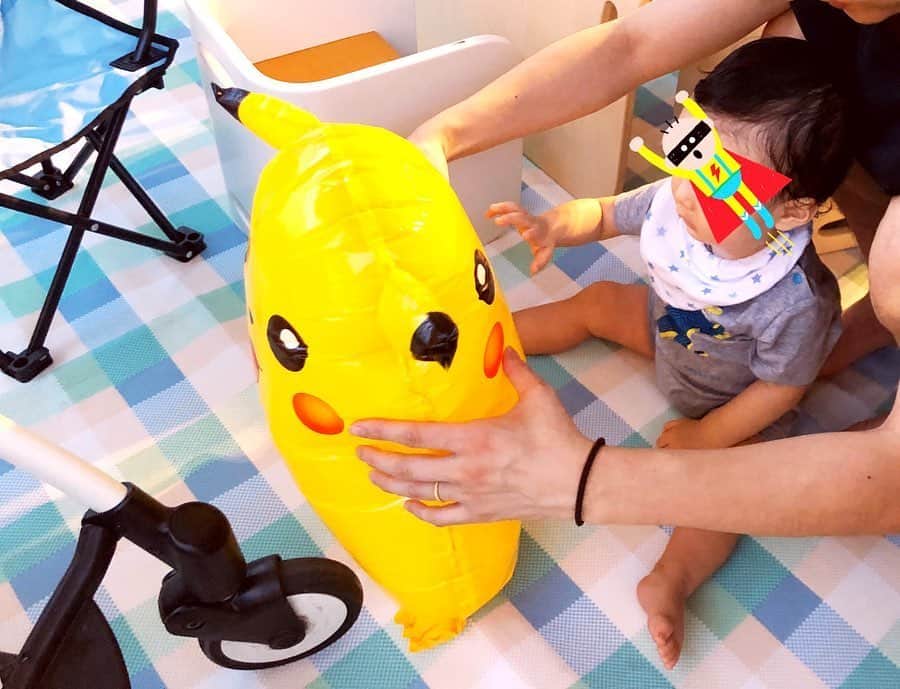 小林夏子のインスタグラム：「初めてのピカー  #myson #9months  #fathersday #bbq #pokemon #balloon  #crying #surprise #prank #cute #family #love #life #thanks」