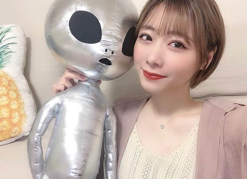 てぃーみきのインスタグラム：「インスタ更新してくれと要望が多かったのですが、驚く程に外に出てないので家で撮りました。ネタがなくてすまんねえ。。🤦‍♂️🤦‍♂️ #ひさびさの自撮り #撮り方忘れた」