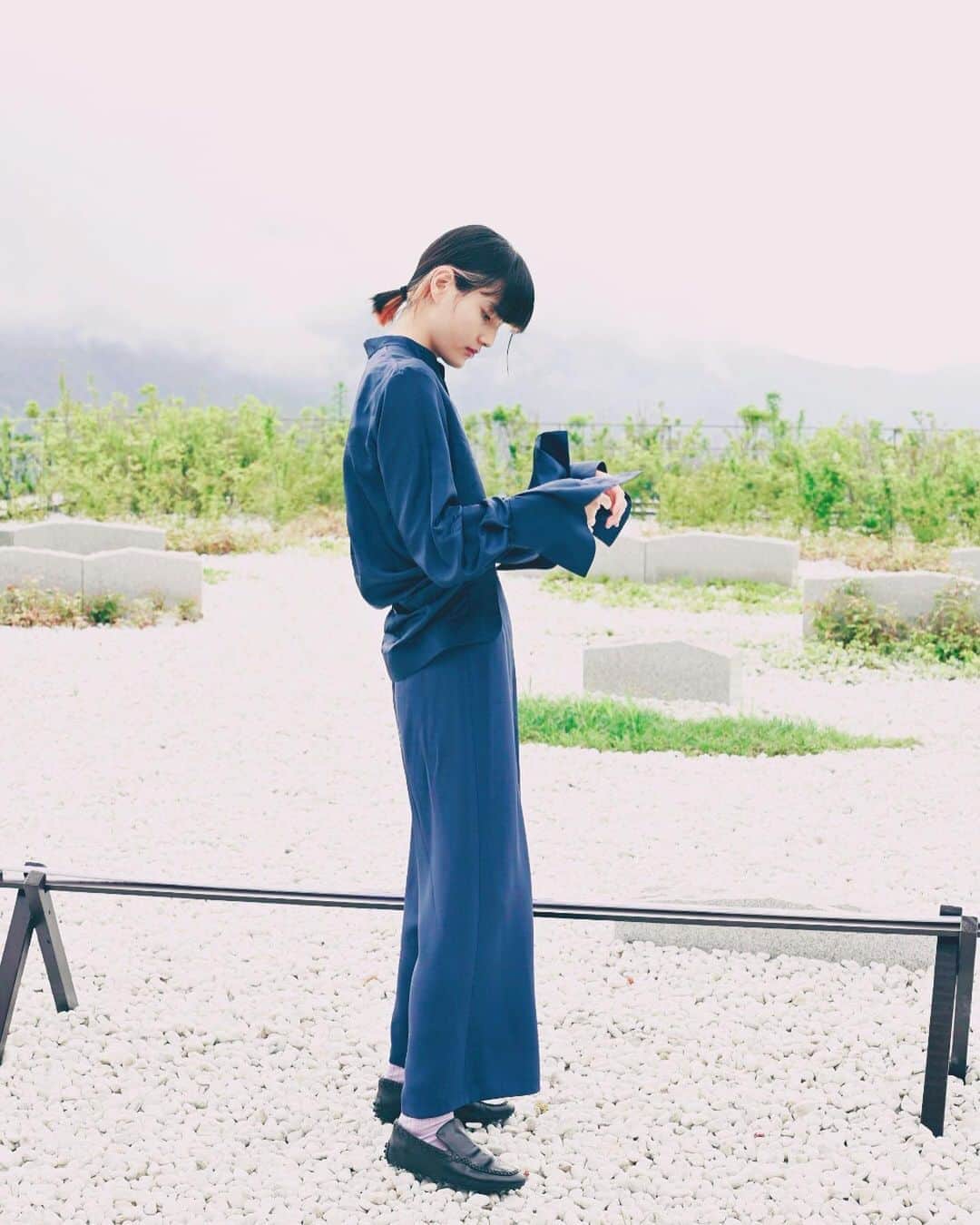 橋本愛さんのインスタグラム写真 - (橋本愛Instagram)「#mamekurogouchi × #tods  旅に寄り添うお洋服を着た旅は、とても軽くて、ふわふわどこにでも飛んでいけそうで、世界と自分の間のフィルターが極薄で、心地良すぎた。」6月24日 19時04分 - ai__hashimoto
