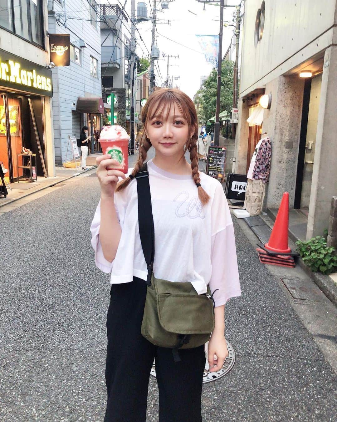 小澤しぇいんさんのインスタグラム写真 - (小澤しぇいんInstagram)「アサガオ可愛いから写真撮ろうと思ったら鳩のフン降って来るし財布忘れるし、でもスタバいちごの奢ってもらったからオールおっけい🐦」6月24日 19時17分 - 1217_shane