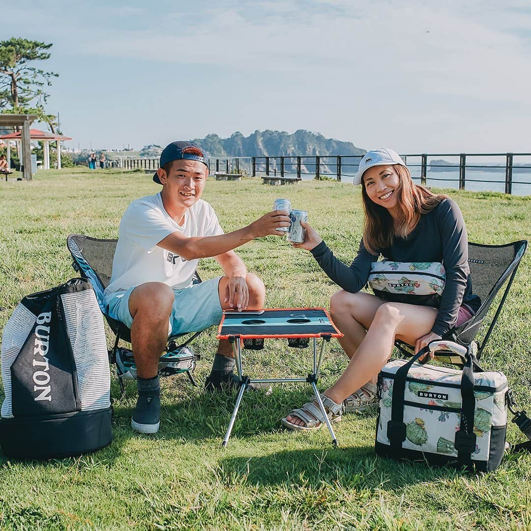 Burton Japanさんのインスタグラム写真 - (Burton JapanInstagram)「ちょっとしたBBQやピクニックでは、大きなクーラーボックスなんていりません。そんなときに活躍するのがソフトクーラー。BurtonのBYOコレクションは、気軽に冷たいドリンクを持ち運びたい人にオススメです。ドリンク＋軽食、ドリンク＋遊び道具、ドリンクのみ……、いろいろなニーズに合ったアイテムが揃っています。Photo: @akira457_ #SpringSummer2020Burton #DurableGoods #BurtonBYO #どこでも乾杯」6月24日 19時23分 - burtonjapan