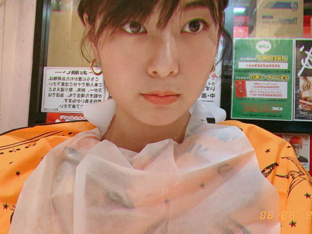 中村優さんのインスタグラム写真 - (中村優Instagram)「先日食べた中本うまかった〜🍜 お店の紙エプロン付けてるのに何故かいつも服汚しがちなので🤕エプロン×ハンカチの二重装備💪🏼ほんで白シャツ着てたしな。ここまでしてようやく白シャツは守られた🦸🏻‍♀️」6月24日 19時32分 - nkmr_yu