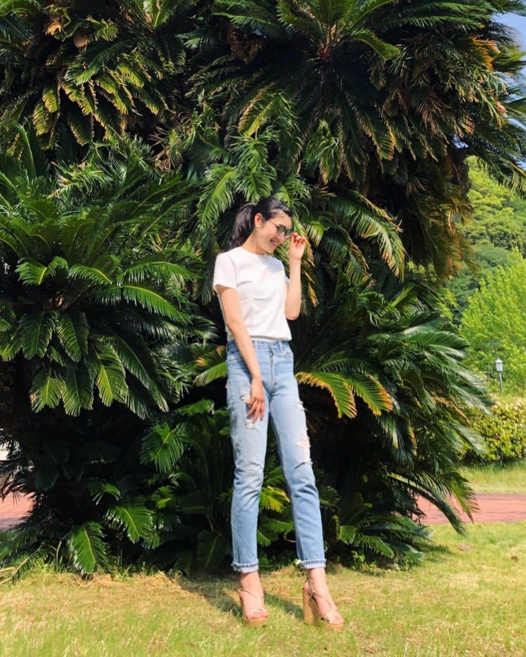 i_am_happpyのインスタグラム：「. . YAHOOO🌞🚩 外に出て春夏秋冬を感じられるのは 幸せだなぁ〜と思う今日この頃🕊 . .  @uniqlo @uniqlo_ginza @uniqlo_with  #ユニクロTシャツ部#ユニT#Tシャツ#高身長コーデ #Tシャツコーデ#uniqloginza2020SS#ootd」