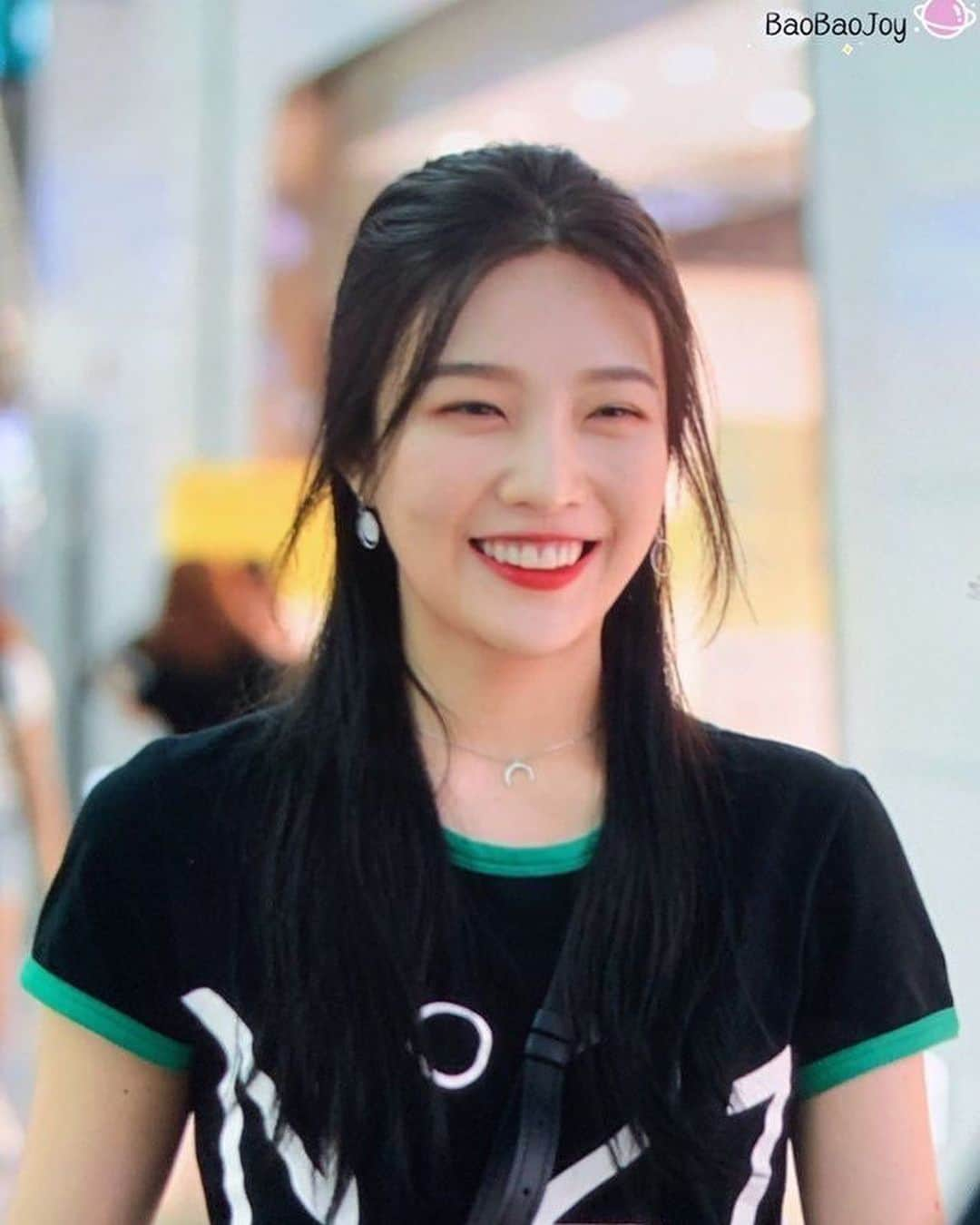 ジョイ（ファンアカウント）のインスタグラム：「Her smile 💚 _ #REDVELVETJOY#PARKJOY#JOYREDVELVET#JOYPARK#조이#SOOYOUNG#레드벨벳#psycho #REDVELVET#PARKSOOYOUNG#JOY © BaoBaoJoy」