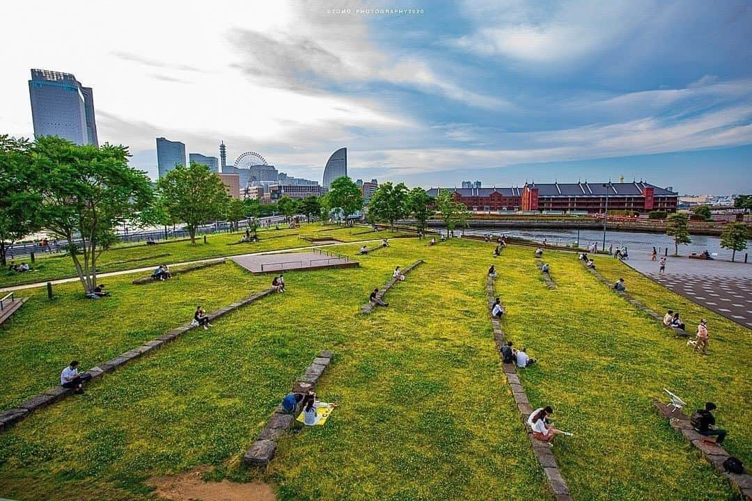 横浜市さんのインスタグラム写真 - (横浜市Instagram)「Lovely to get some fresh air while doing some distancing right here in the city.﻿ Photo: @photographer_tomo ﻿ #myyokohama ﻿ ﻿ #yokohama #darlingescapes #beautifuldestinations #artofvisuals #somewheremagazine #discoverglobe #travelawesome #passionpassport #lovejapan #explorejapan #japanlife #japanfocus #japan_vacations #japanrevealed #よこはま #ヨコハマ #横浜」6月24日 19時37分 - findyouryokohama_japan