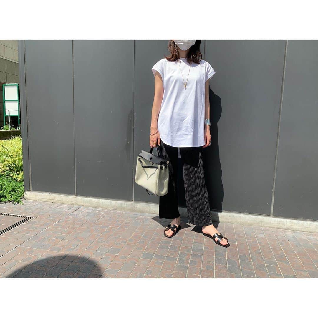 liiiiche23のインスタグラム：「・﻿ ・﻿ 歯医者さんのついでにセールへ🛍 ﻿ 洋服は買わないつもりが…﻿ かなりお買い得になってたので買ってしまった😂﻿ そんなにお出かけ予定もないのに、﻿ 洋服着たいから出かけたい🥺ww﻿ ・﻿ ・﻿ #coordinate #code #fashion #outfit #ootd #outfitoftheday #dailylook #dailylook_japan #dailylook_jp #instafashion #instalook #zara #プリーツパンツ #hermes #hermesbag #hermesshoes #hermesoran #エルメス #オラン #エールバッグ #tiffany #tiffanyandco #enchainement #アンシェヌマン﻿」