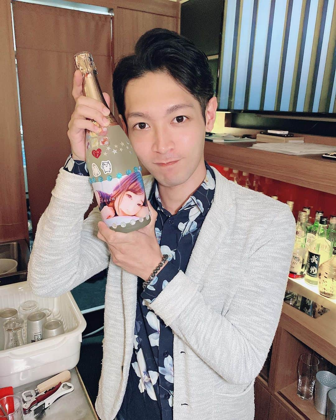 蓮実クレアさんのインスタグラム写真 - (蓮実クレアInstagram)「・ ・ ・ BAR HARU20時~ラスト 本日も翔ちゃん、こと中村翔一君と営業です✨✨ =͟͟͞͞( 'ヮ'=͟͟͞͞ 'ヮ' )=͟͟͞͞ ・ ・ #蓮実クレア #しながわ書店 #BAR #HARU #新宿区歌舞伎町2-38-2第二メトロビル2F」6月24日 19時50分 - hasumi_kurea