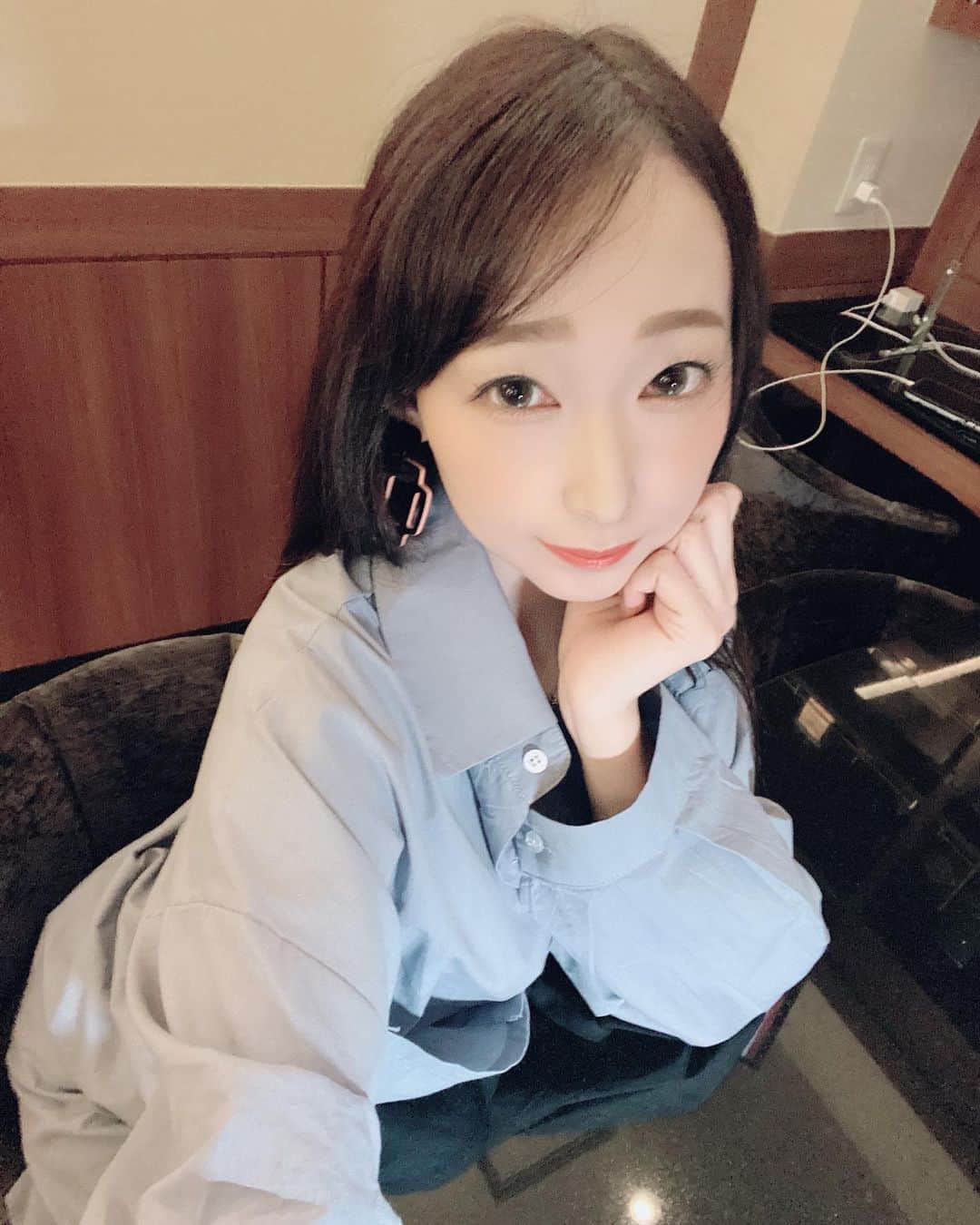 のインスタグラム：「・ ・ ・ BAR HARU20時~ラスト 本日も翔ちゃん、こと中村翔一君と営業です✨✨ =͟͟͞͞( 'ヮ'=͟͟͞͞ 'ヮ' )=͟͟͞͞ ・ ・ #蓮実クレア #しながわ書店 #BAR #HARU #新宿区歌舞伎町2-38-2第二メトロビル2F」