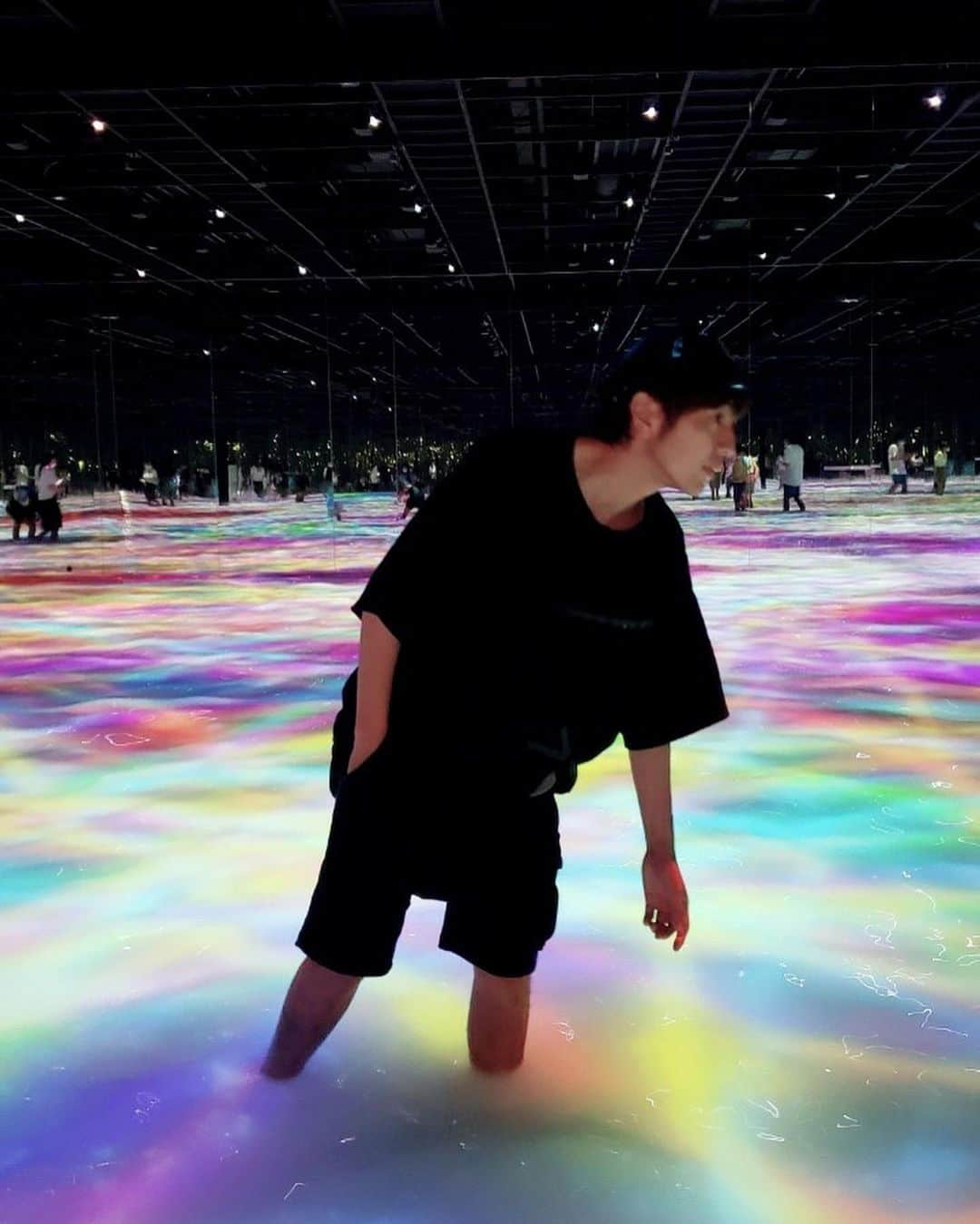 北川悠仁さんのインスタグラム写真 - (北川悠仁Instagram)「#チームラボ #teamLab #チームラボプラネッツ #豊洲 #ご招待していただきました　 #何度かチームラボの作品を見させていただきましたが #さらにグレードアップしていて感動 #スタッフの皆さんが写真を撮ってくれました #なんか雰囲気出てます笑」6月24日 19時56分 - yujin_kitagawa