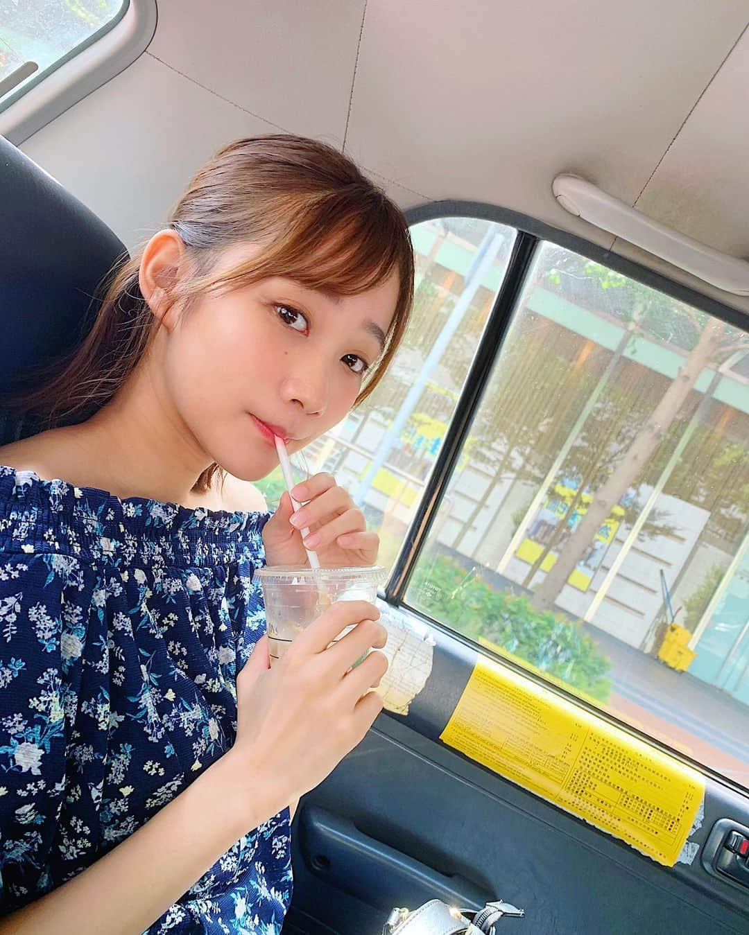 保﨑麗さんのインスタグラム写真 - (保﨑麗Instagram)「🚕🚕🚕 顔が薄いね、笑顔のわざとらしさ😨」6月24日 19時57分 - hozaki_rei