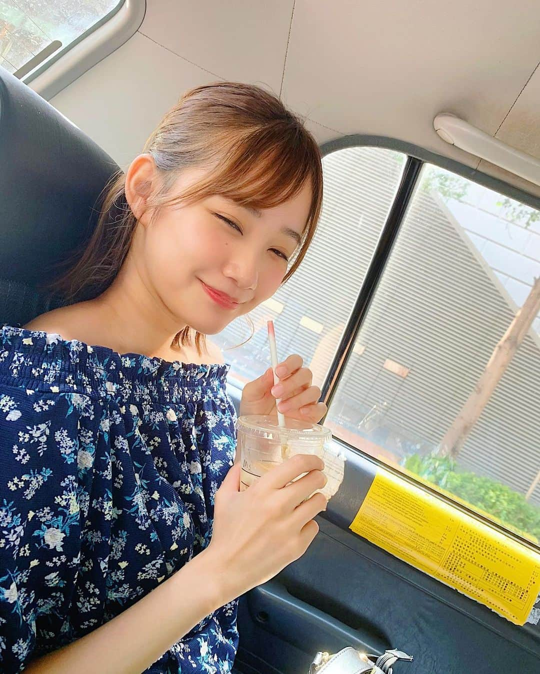 保﨑麗さんのインスタグラム写真 - (保﨑麗Instagram)「🚕🚕🚕 顔が薄いね、笑顔のわざとらしさ😨」6月24日 19時57分 - hozaki_rei