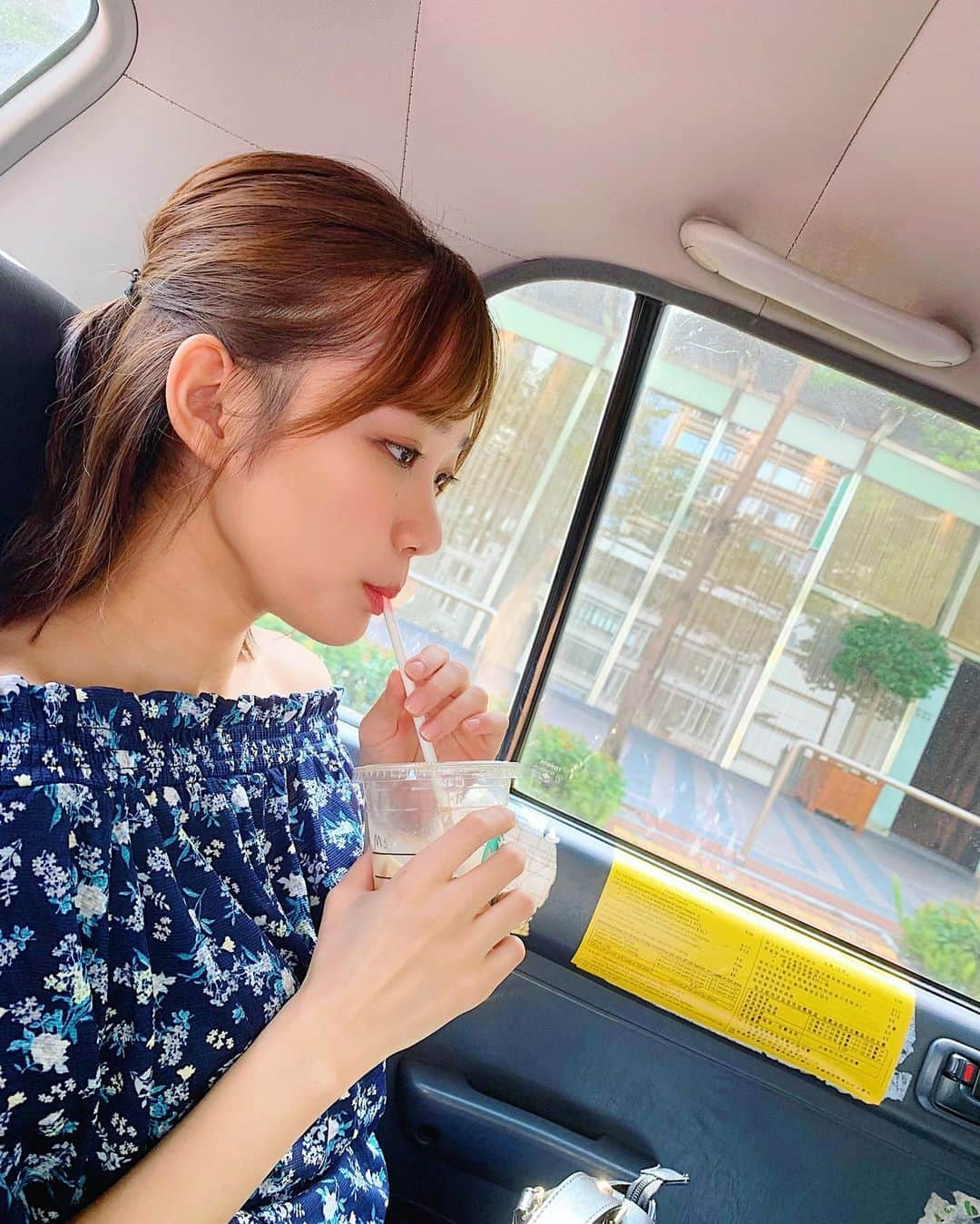 保﨑麗さんのインスタグラム写真 - (保﨑麗Instagram)「🚕🚕🚕 顔が薄いね、笑顔のわざとらしさ😨」6月24日 19時57分 - hozaki_rei