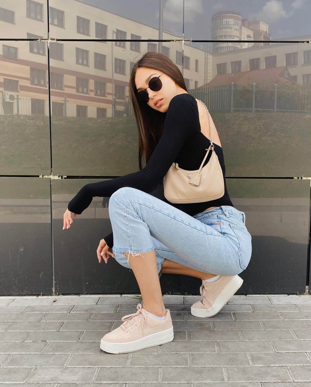 Zhenya Katavaさんのインスタグラム写真 - (Zhenya KatavaInstagram)「Выгуливаю обновку 💣🖤 @areyouami」6月24日 19時57分 - zhenyakatava