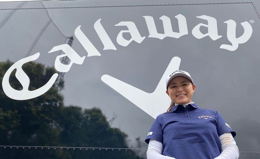 横峯さくらのインスタグラム：「明日からいよいよアースモンダミンの試合が始まります⛳️ キャロウェイさんのクラブとボールとウェアではじめて日本の試合に出ます🍀今日もギリギリまでクラブの調整をしてもらい準備万端です❗️ドライバーもアイアンもマーベリックで行きます🏌️‍♀️ 大会関係者の皆様のお陰でプレー出来ることを感謝致します。  #lpga #lpgatour #日本ツアー #キャロウェイ #キャロウェイアパレル #callaway #ドライバー #アイアン #ボール #ゴルフボール #クラブ #マーベリック #mavrik #女子プロゴルファー #女子ゴルフ」