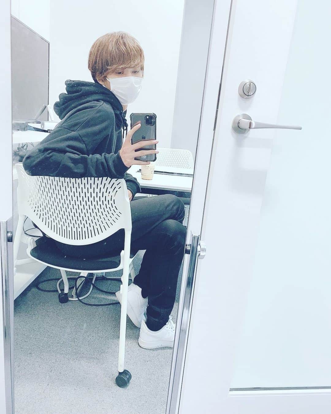 のインスタグラム：「打ち合わせ！ #selfie #me #meeting #ラフ #Collars」