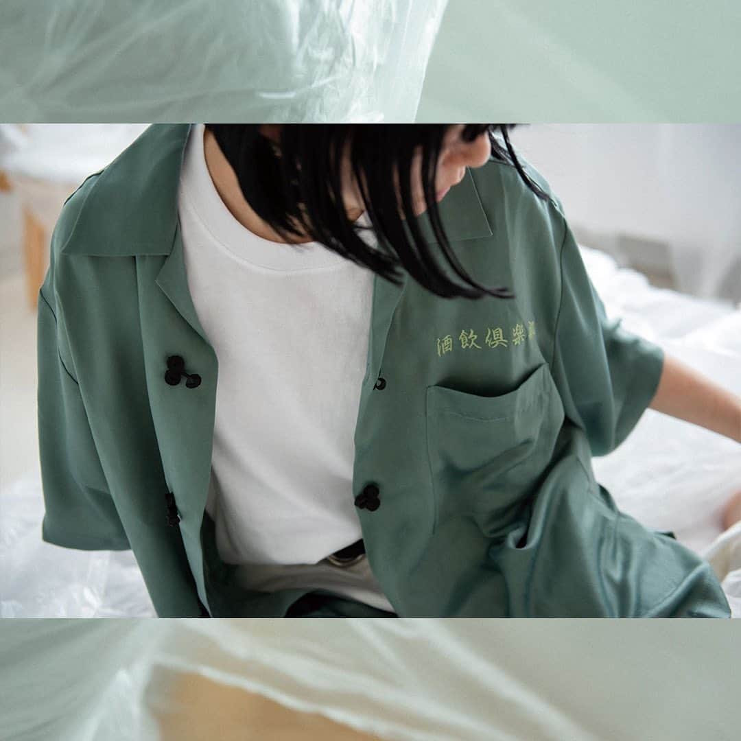 のインスタグラム：「【CLUB SAKENOMITAI】﻿ 2020 SUMMER COLLECTION﻿ ﻿ インディーズバンドのスタッフが、「運転のために打ち上げで酒が飲めない」というフラストレーションをコンセプトとスタートしたCLUB SAKENOMITAI。﻿ ﻿ 凄まじい勢いでJOURNAL STANDARD relumeの人気ブランドとなりました。﻿ 今回も仲間や大切な人、初めて会う人と酒を酌み交わすときに着たくなるようなアイテムをラインナップ。﻿ ﻿ 2020 SUMMER COLLECTIONのLOOKが到着しました！！﻿ ﻿ 詳細は下記URLよりご覧下さい。﻿ https://baycrews.jp/blog/detail/3118971﻿ ﻿ ﻿@clubsakenomitai  #clubsakenomitai﻿ #酒飲倶楽部﻿ #chinashirt﻿ #shirt﻿ #tshirt﻿ #tee﻿ #printtshirt﻿ #relume_casual﻿ #relume_unisex﻿ #unisex﻿ #journalstandardrelume﻿ #relume﻿ #baycrews」