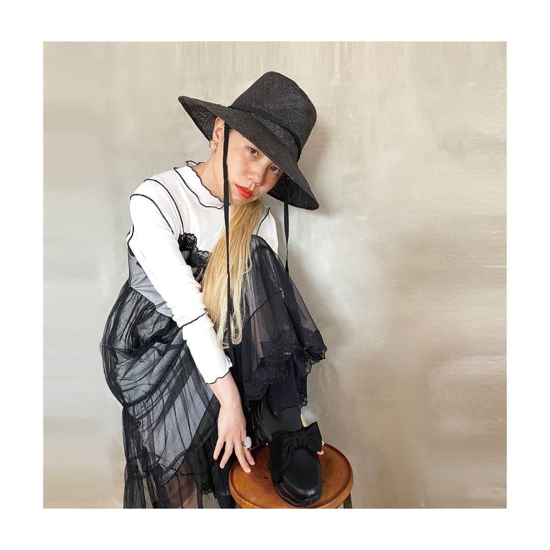 Candy Stripperさんのインスタグラム写真 - (Candy StripperInstagram)「.﻿ Candy Stripper Web Magazine 掲載アイテム﻿ ________________________________________________﻿___ ﻿ ・CANDY RIBBON SNEAKERS﻿ ¥19,800(in tax)﻿ size: S / M / L﻿ color: OFF WHITE / PINK / BLACK ﻿ ﻿ 大きなリボンが目を引くガーリーなチャンキーソールのスニーカー。紐なしで着脱しやすく、程よい厚底で足にフィットし、履き心地も抜群です！﻿ ___________________________________________________﻿ ﻿ Candy Stripper MagazineはプロフィールページのURLからご覧いただけます✅﻿ ﻿ #candystripper﻿ #2020summer﻿ #candyitup﻿ #candystore﻿ #佐々木茜」6月24日 20時20分 - candystripper_official